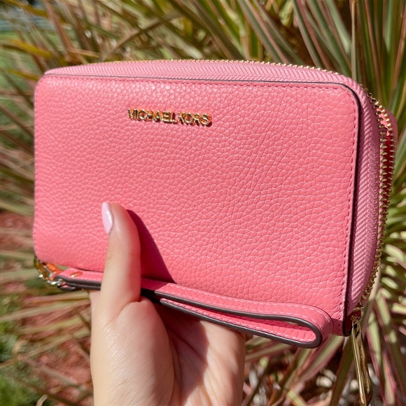 Michael Kors Jet Set Travel Large Phone Case Leather Wristlet MK - Picture 2 of 6